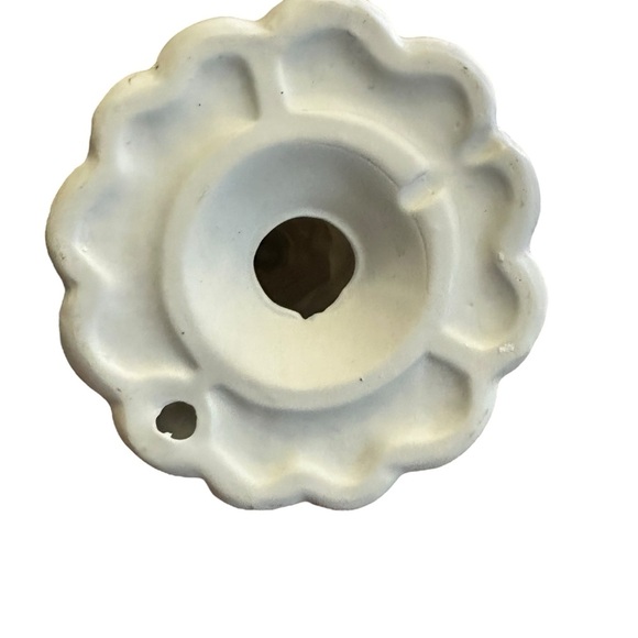 Vintage White Ceramic Christmas Tree Red Cardinals Gold Accents - Picture 3 of 5